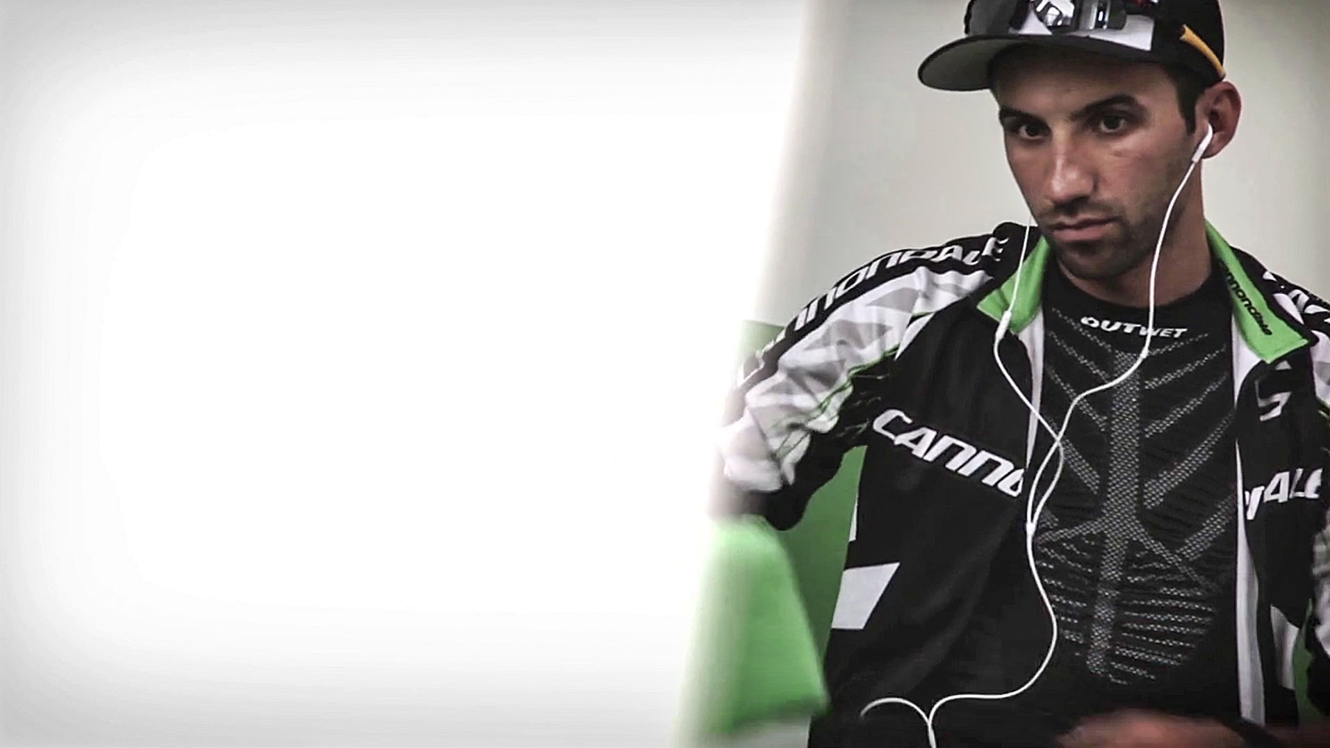 75a produziert das Video, das den Mountainbike-Profi hinter den Kulissen zeigt